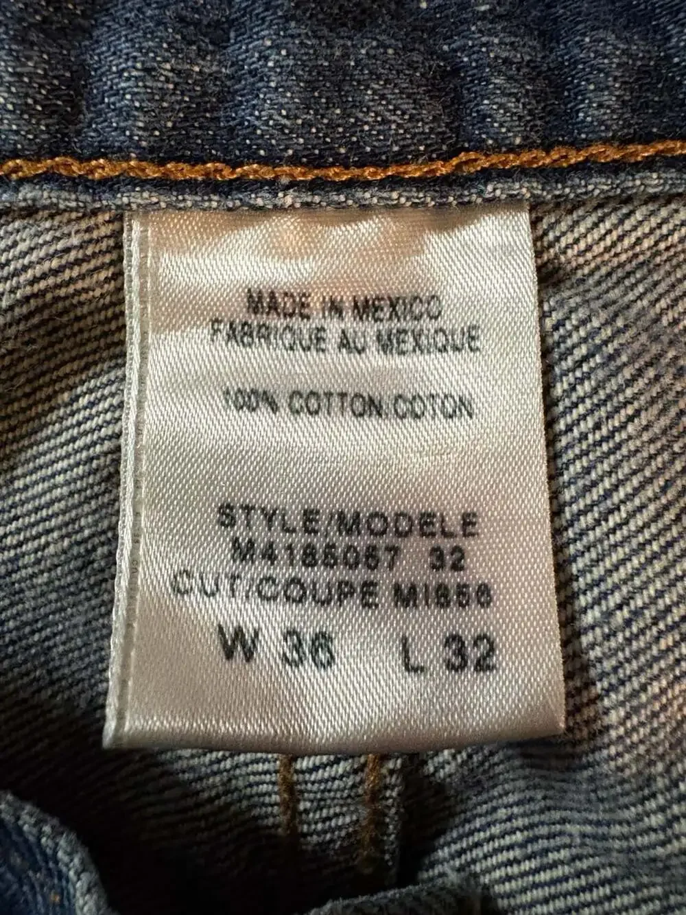Vintage Y2K Style Men's Blue Denim Jeans Raw Hem Relaxed Fit Size 36x32⁠